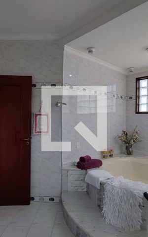Casa à venda com 640m², 4 quartos e 5 vagasBanheiro Suíte Master