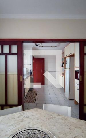 Casa à venda com 640m², 4 quartos e 5 vagasCopa