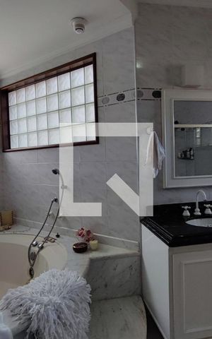 Casa à venda com 640m², 4 quartos e 5 vagasBanheiro Suíte Master