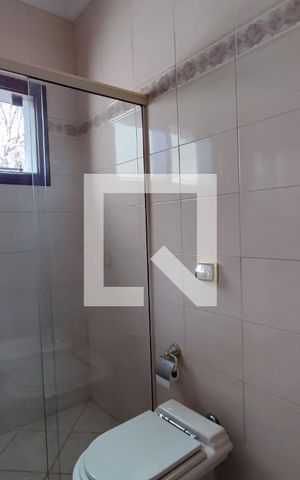 Casa à venda com 640m², 4 quartos e 5 vagasBanheiro Suíte 2