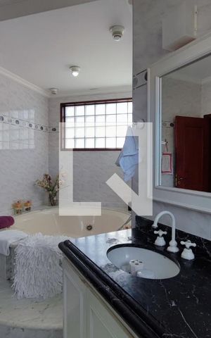 Casa à venda com 640m², 4 quartos e 5 vagasBanheiro Suíte Master
