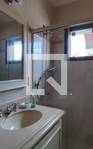 Casa à venda com 640m², 4 quartos e 5 vagasBanheiro Suíte 2