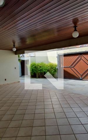 Casa à venda com 640m², 4 quartos e 5 vagasGaragem / Quintal