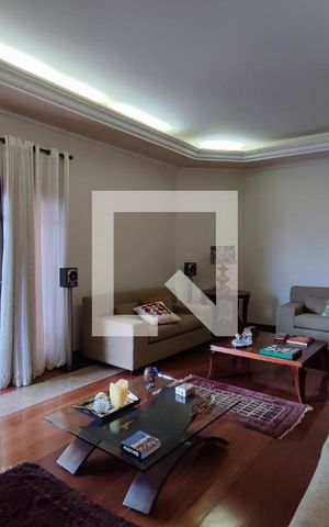Casa à venda com 640m², 4 quartos e 5 vagasSala de Estar
