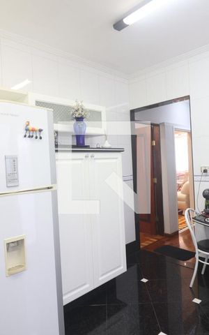 Casa à venda com 170m², 2 quartos e 10 vagasCozinha 