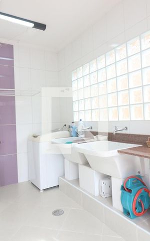 Casa à venda com 170m², 2 quartos e 10 vagasÁrea de Serviço