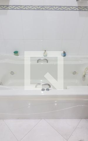 Casa à venda com 170m², 2 quartos e 10 vagasBanheiro 