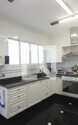 Casa à venda com 170m², 2 quartos e 10 vagasCozinha 