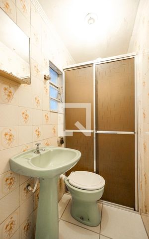 Casa de condomínio à venda com 100m², 3 quartos e 2 vagas Casa de condomínio à venda com 100m², 3 quartos e 2 vagasBanheiro social