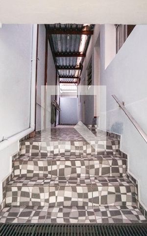 Casa de condomínio à venda com 100m², 3 quartos e 2 vagas Casa de condomínio à venda com 100m², 3 quartos e 2 vagasEscada de entrada