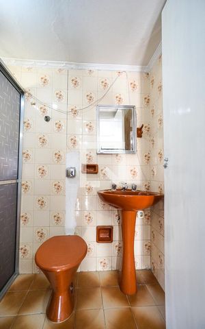 Casa de condomínio à venda com 100m², 3 quartos e 2 vagas Casa de condomínio à venda com 100m², 3 quartos e 2 vagasBanheiro da suíte