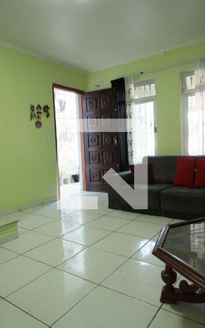 Casa à venda com 116m², 2 quartos e 2 vagasSala