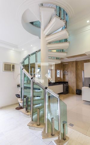 Apartamento para alugar com 210m², 3 quartos e 2 vagasEscada da Sala de Jantar