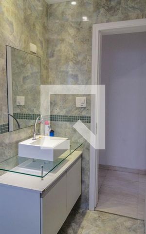 Apartamento para alugar com 210m², 3 quartos e 2 vagasBanheiro2