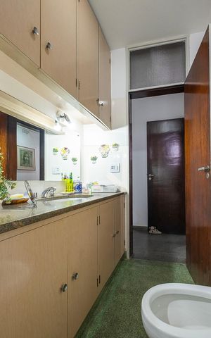 Casa para alugar com 453m², 6 quartos e 4 vagas Casa para alugar com 453m², 6 quartos e 4 vagasSuíte - Banheiro