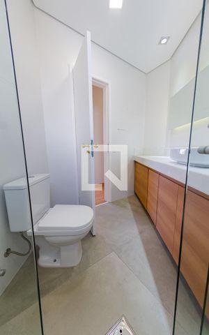 Apartamento para alugar com 180m², 4 quartos e 2 vagas Apartamento para alugar com 180m², 4 quartos e 2 vagasBanheiro
