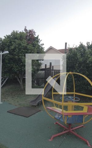 Casa de condomínio à venda com 165m², 3 quartos e 2 vagasÁrea comum - Playground