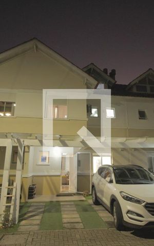 Casa de condomínio à venda com 165m², 3 quartos e 2 vagasFachada da casa