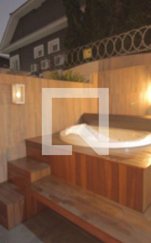 Casa de condomínio à venda com 165m², 3 quartos e 2 vagasJacuzzi