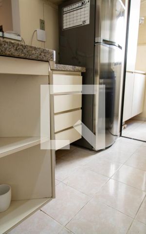 Apartamento para alugar com 58m², 2 quartos e 1 vaga Apartamento para alugar com 58m², 2 quartos e 1 vagaCoxinha - detalhe piso e armários