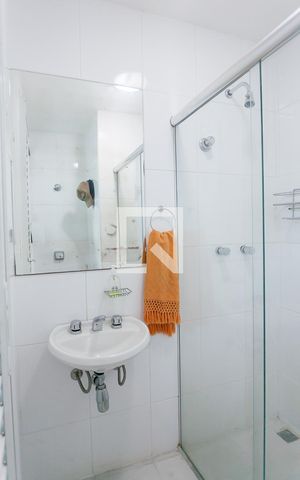 Casa de condomínio à venda com 520m², 4 quartos e 4 vagas Casa de condomínio à venda com 520m², 4 quartos e 4 vagasBanheiro de serviço