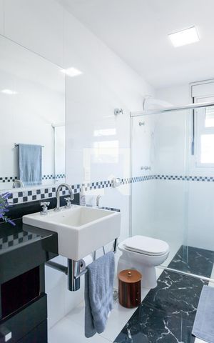 Casa de condomínio à venda com 520m², 4 quartos e 4 vagas Casa de condomínio à venda com 520m², 4 quartos e 4 vagasBanheiro Social 1
