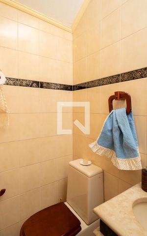 Casa para alugar com 320m², 4 quartos e 4 vagas Casa para alugar com 320m², 4 quartos e 4 vagasLavabo 1