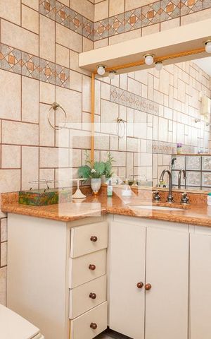Casa para alugar com 320m², 4 quartos e 4 vagas Casa para alugar com 320m², 4 quartos e 4 vagasBanheiro - Suíte