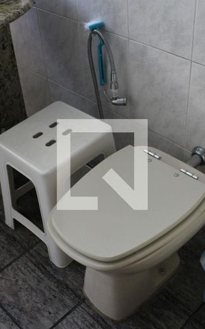 Casa à venda com 230m², 2 quartos e 2 vagasBanheiro 1