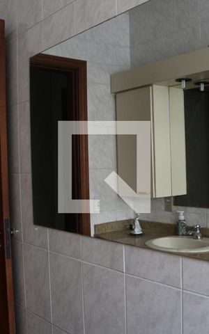 Casa à venda com 230m², 2 quartos e 2 vagasBanheiro 1