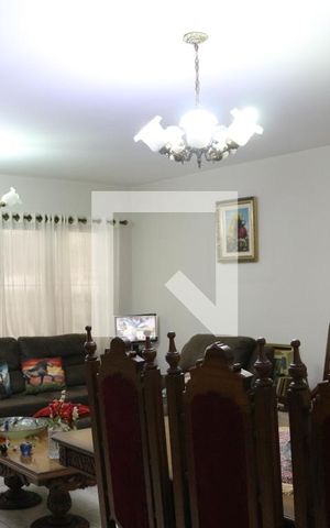 Casa à venda com 230m², 2 quartos e 2 vagasSala