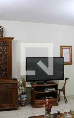 Casa à venda com 230m², 2 quartos e 2 vagasSala