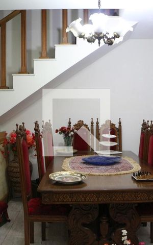 Casa à venda com 230m², 2 quartos e 2 vagasSala