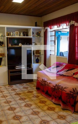 Casa à venda com 250m², 2 quartos e 3 vagas Casa à venda com 250m², 2 quartos e 3 vagasSala