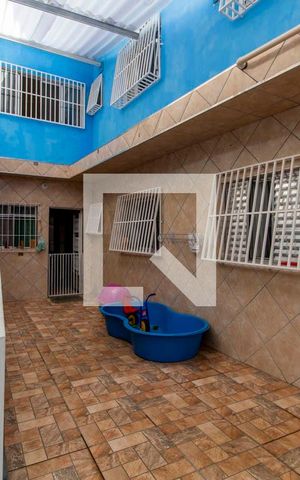 Casa à venda com 200m², 3 quartos e 1 vaga Casa à venda com 200m², 3 quartos e 1 vagaQuintal