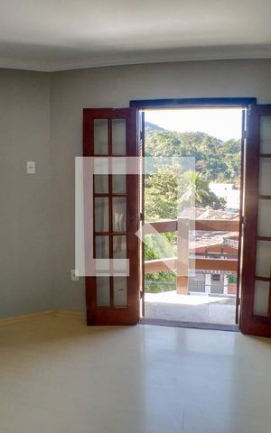 Casa à venda com 198m², 4 quartos e 2 vagas Casa à venda com 198m², 4 quartos e 2 vagasQuarto 1