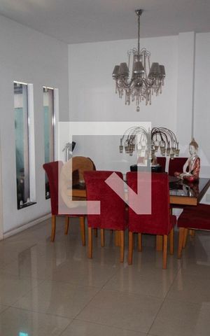 Casa à venda com 180m², 3 quartos e 2 vagas Casa à venda com 180m², 3 quartos e 2 vagasSala