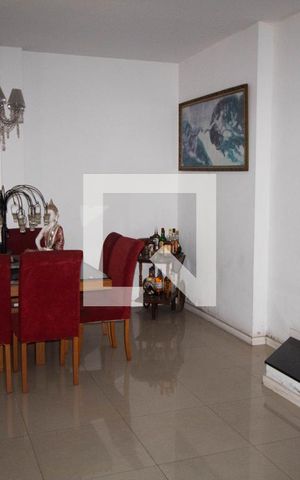 Casa à venda com 180m², 3 quartos e 2 vagas Casa à venda com 180m², 3 quartos e 2 vagasSala