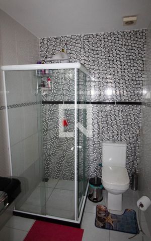 Casa à venda com 180m², 3 quartos e 2 vagas Casa à venda com 180m², 3 quartos e 2 vagasBanheiro Social