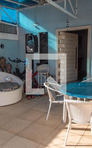 Casa à venda com 180m², 3 quartos e 2 vagas Casa à venda com 180m², 3 quartos e 2 vagasÁrea de Lazer