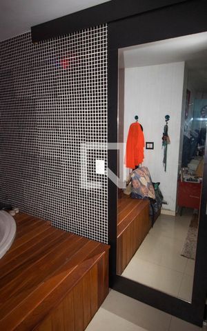 Casa à venda com 180m², 3 quartos e 2 vagas Casa à venda com 180m², 3 quartos e 2 vagasCloset da suíte