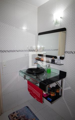 Casa à venda com 180m², 3 quartos e 2 vagas Casa à venda com 180m², 3 quartos e 2 vagasBanheiro Social