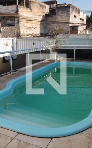 Casa à venda com 180m², 3 quartos e 2 vagas Casa à venda com 180m², 3 quartos e 2 vagasPiscina