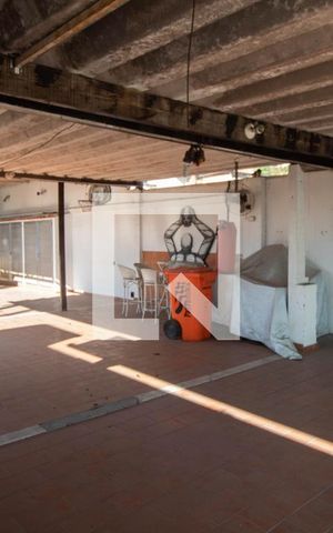 Casa à venda com 180m², 3 quartos e 2 vagas Casa à venda com 180m², 3 quartos e 2 vagasTerraço