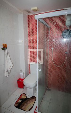 Casa à venda com 180m², 3 quartos e 2 vagas Casa à venda com 180m², 3 quartos e 2 vagasBanheiro da Suíte