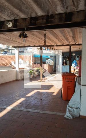 Casa à venda com 180m², 3 quartos e 2 vagas Casa à venda com 180m², 3 quartos e 2 vagasTerraço