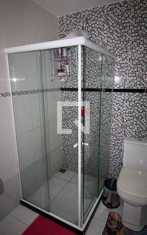 Casa à venda com 180m², 3 quartos e 2 vagas Casa à venda com 180m², 3 quartos e 2 vagasBanheiro Social