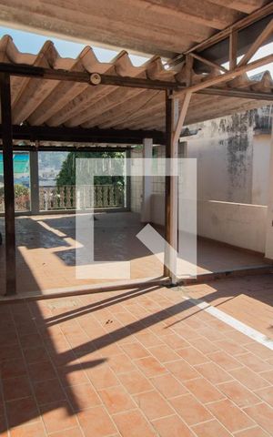 Casa à venda com 180m², 3 quartos e 2 vagas Casa à venda com 180m², 3 quartos e 2 vagasTerraço