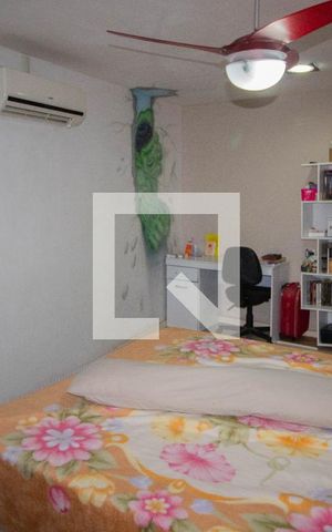 Casa à venda com 180m², 3 quartos e 2 vagas Casa à venda com 180m², 3 quartos e 2 vagasSuíte