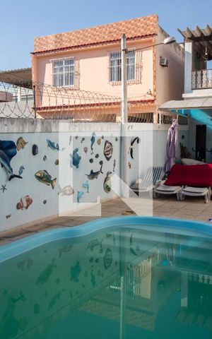 Casa à venda com 180m², 3 quartos e 2 vagas Casa à venda com 180m², 3 quartos e 2 vagasPiscina